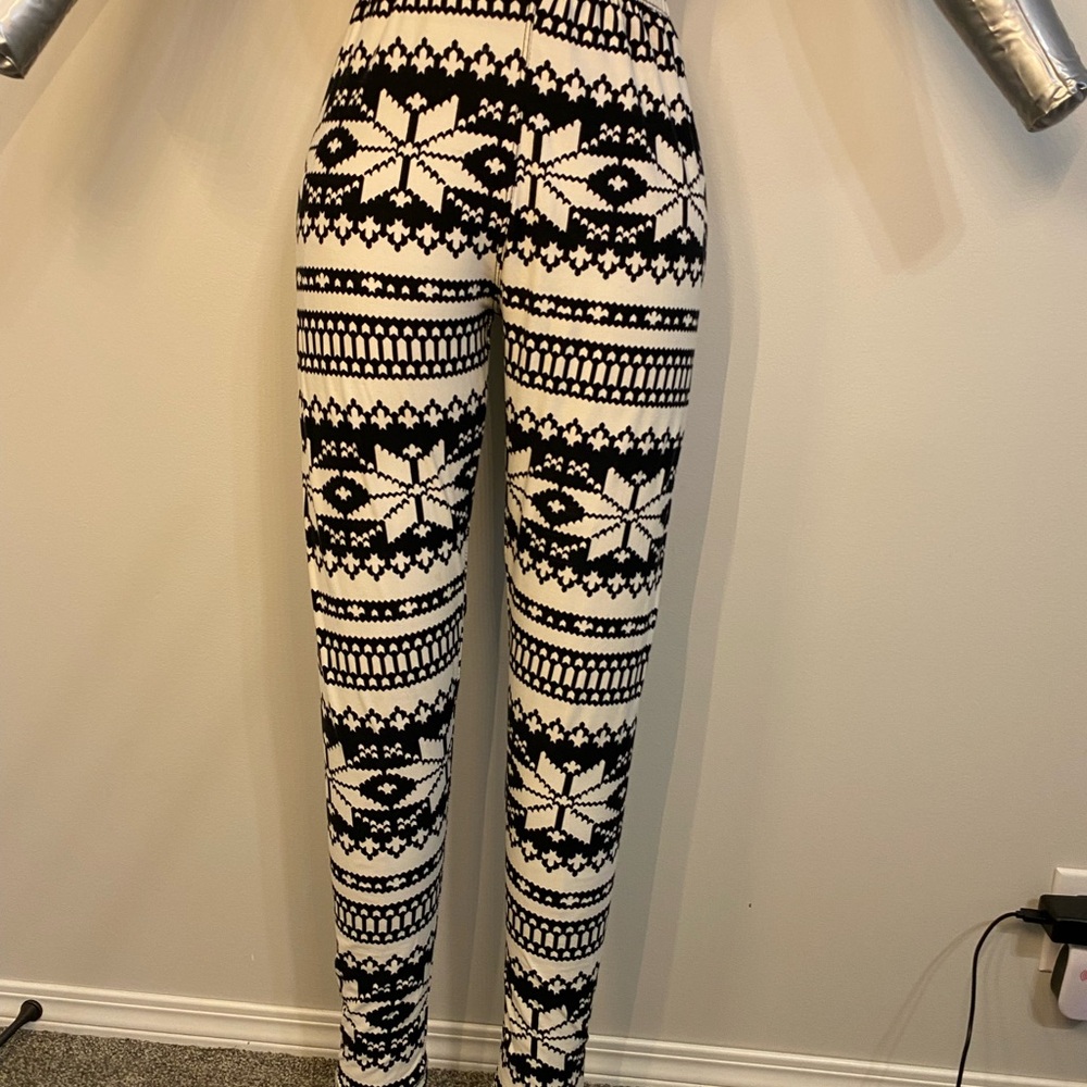 Black and White Patterned Leggings